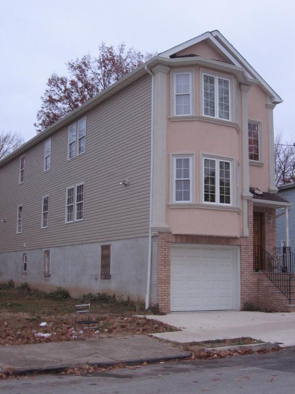 205 HAMILTON AVE