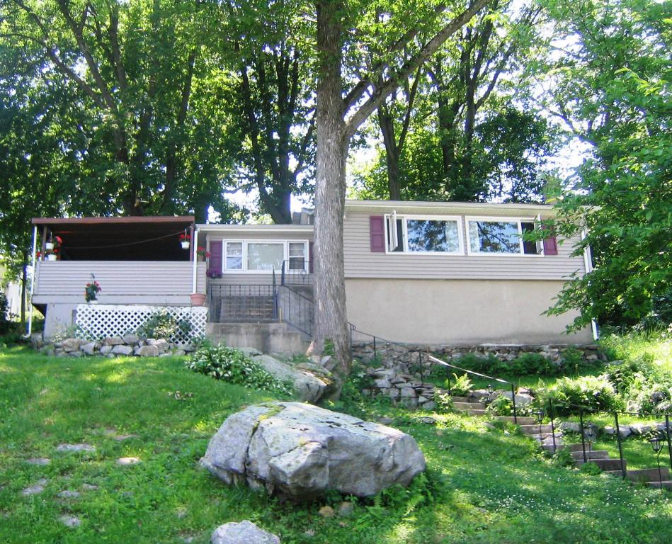 FABULOUS LAKEVIEWS FROM THIS 2 POSS 3 BR RANCH. CHARM ABOUNDS, KNOTTY PINE WALKIN DINETTE W/SKYLITES, FORMAL DR W/PICTURE WINDOWS, OPEN PORCH W/HOT TUB, DECK &amp; MORE 