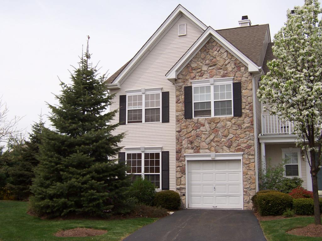 17 CHARLESTON CT