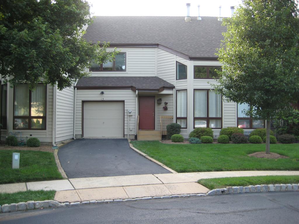 25-9 FRANKLIN COURT