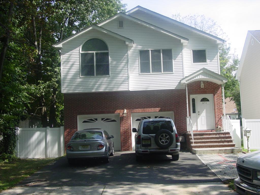 MLS #/Web ID: 2704120