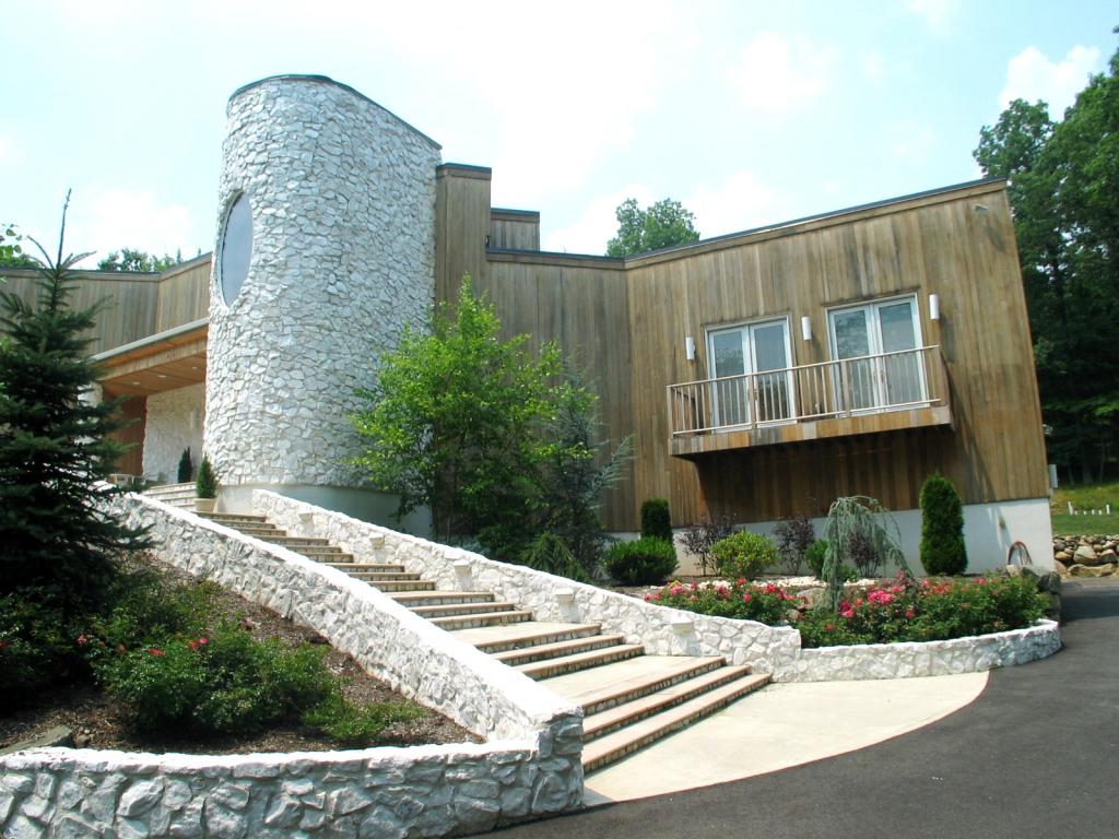 54 SAW MILL RD