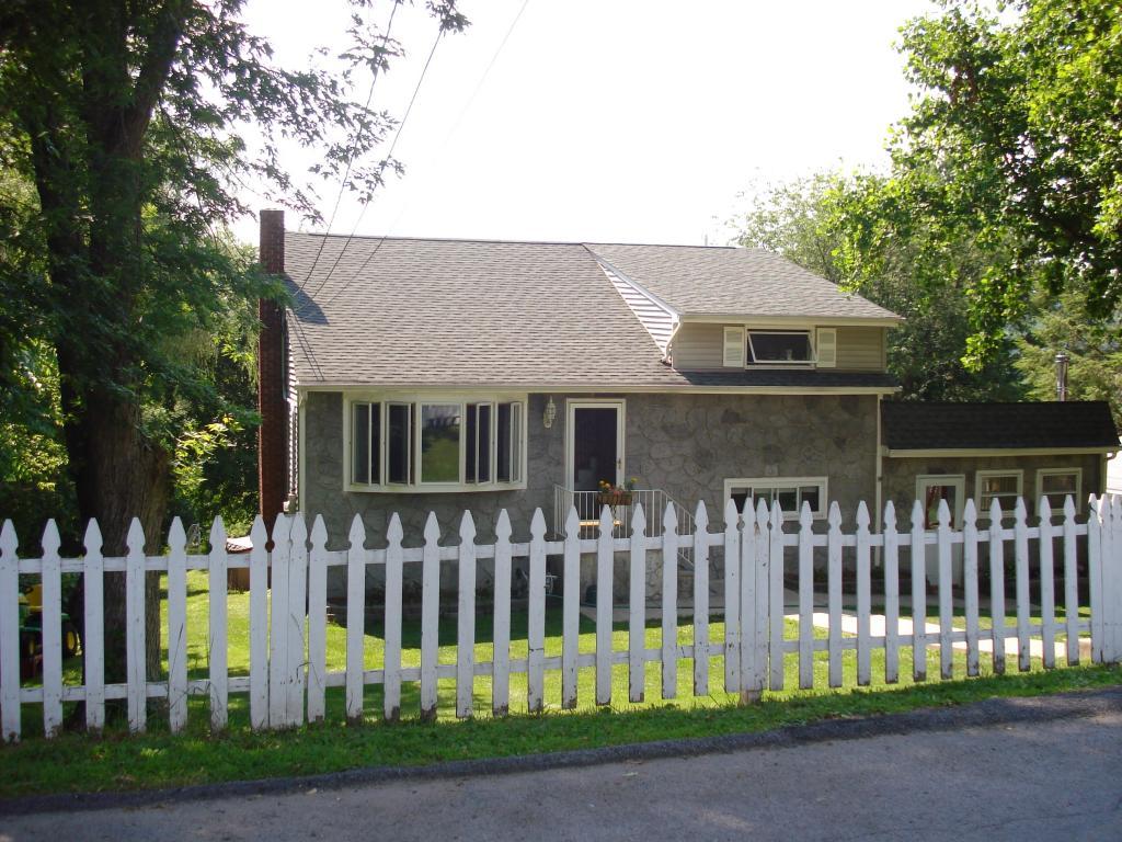 4 MADISON DR