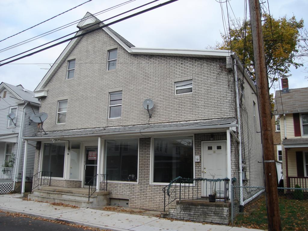 16 THOMPSON ST
