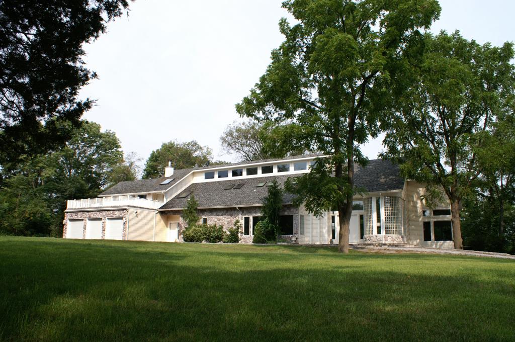 MLS #/Web ID: 2563421