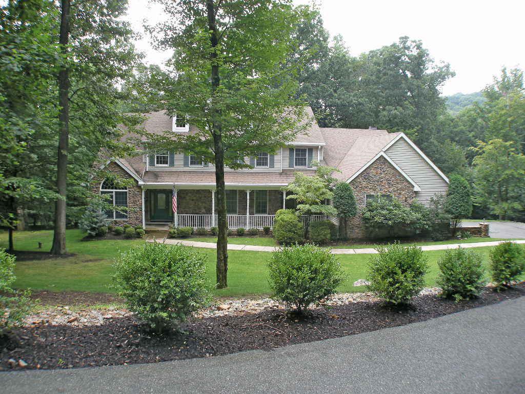 608 SUSSEX AVE