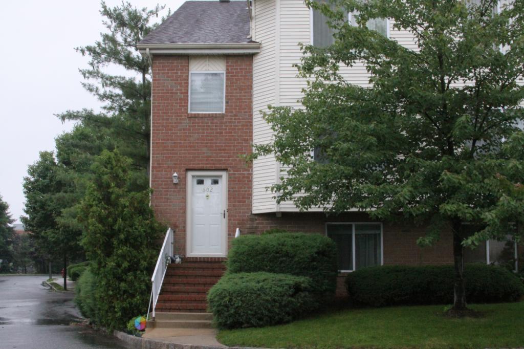 MLS #/Web ID: 2693921