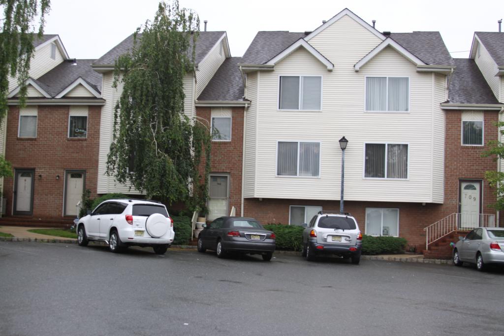 MLS #/Web ID: 2693921