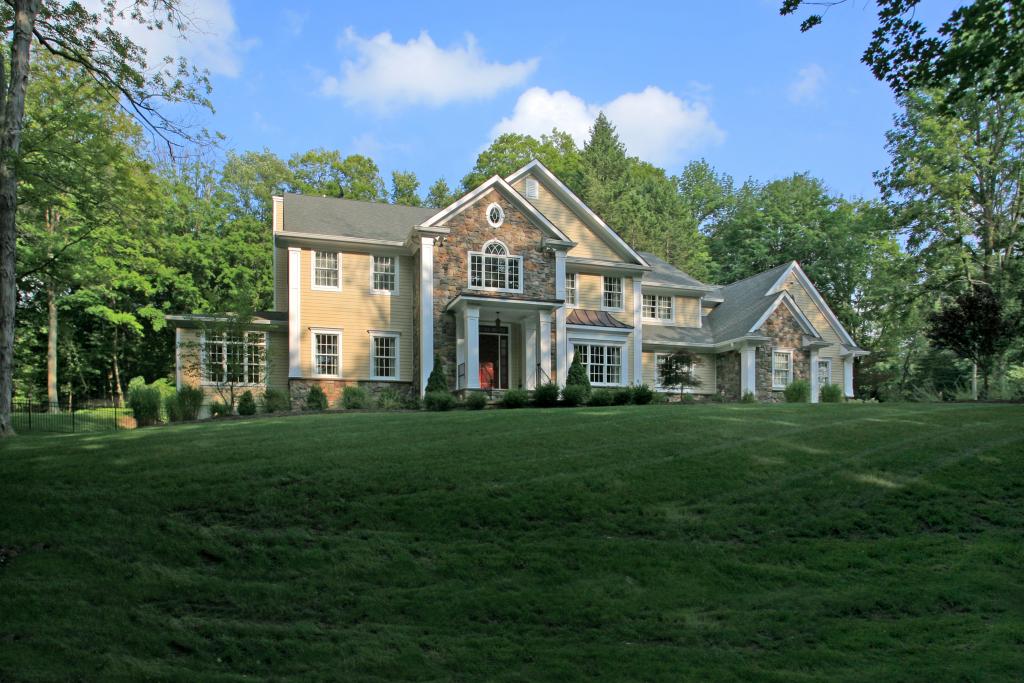 MLS #/Web ID: 2700621