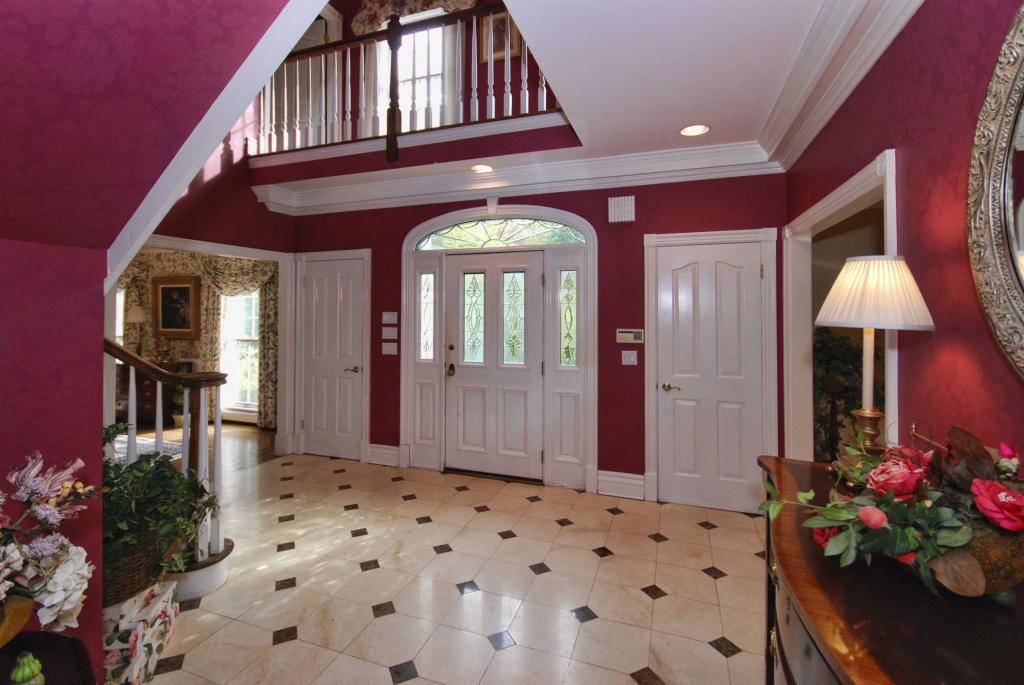 1 SPRUCE HOLLOW RD