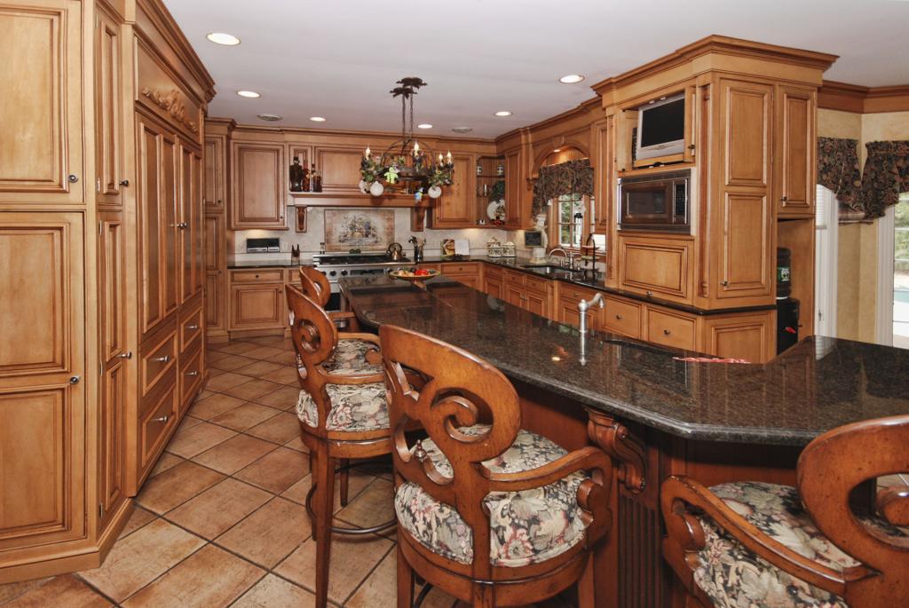 1 SPRUCE HOLLOW RD