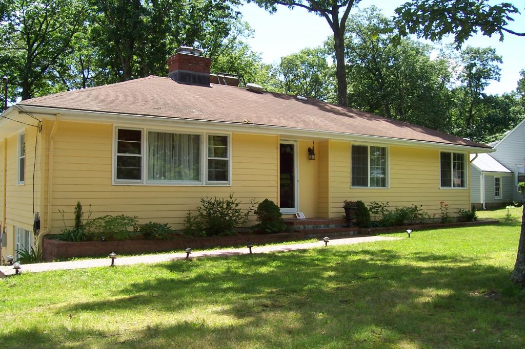 1044 Sussex