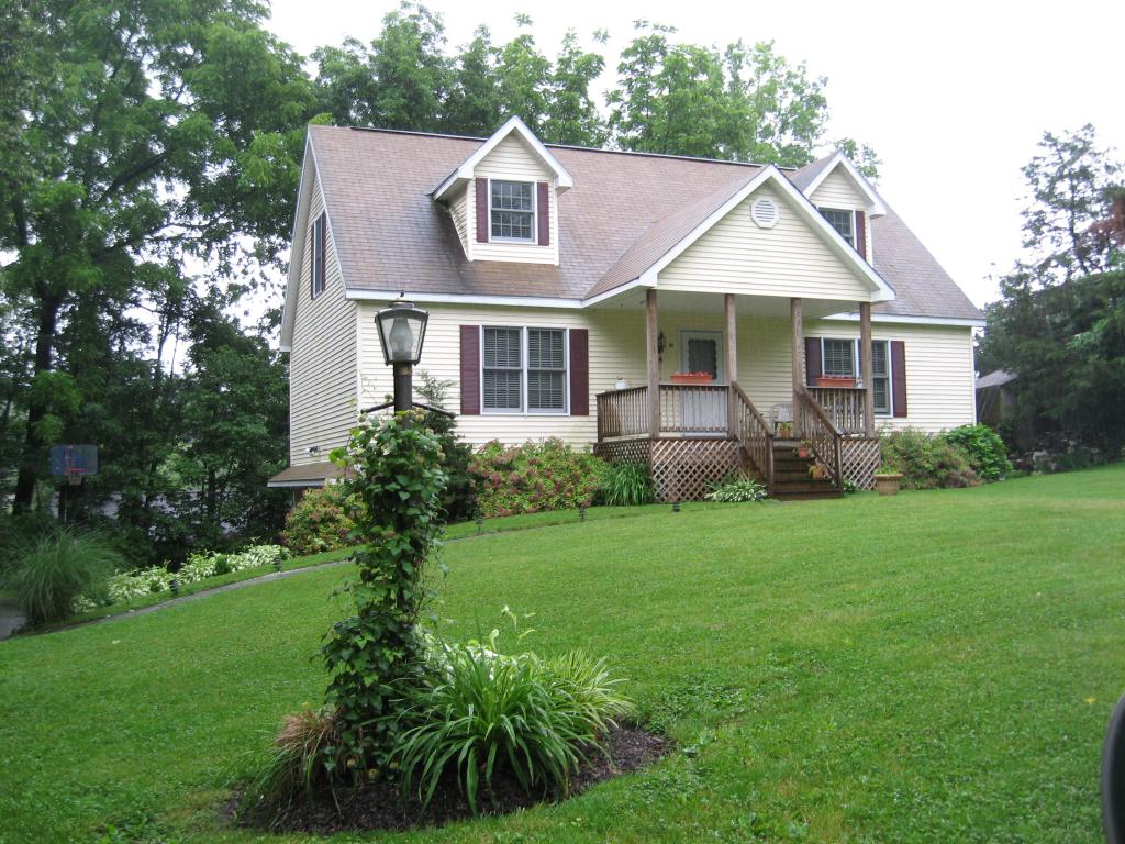 10 Thistle Ave