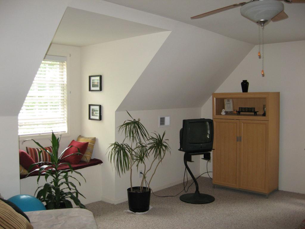 10 Thistle Ave