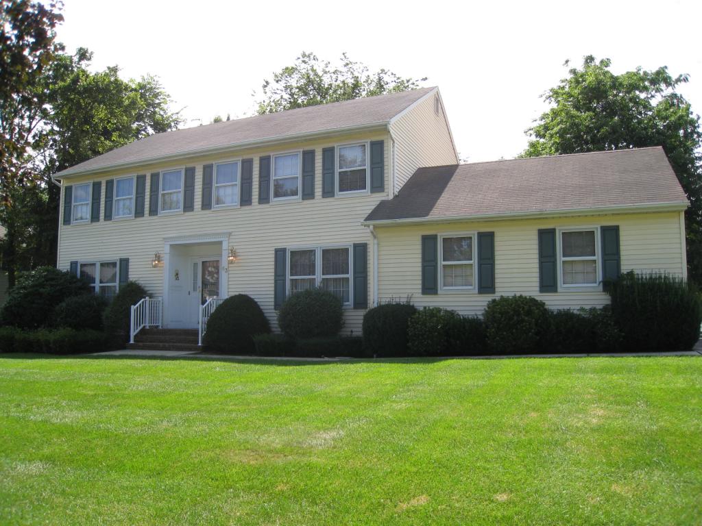 MLS #/Web ID: 2709422