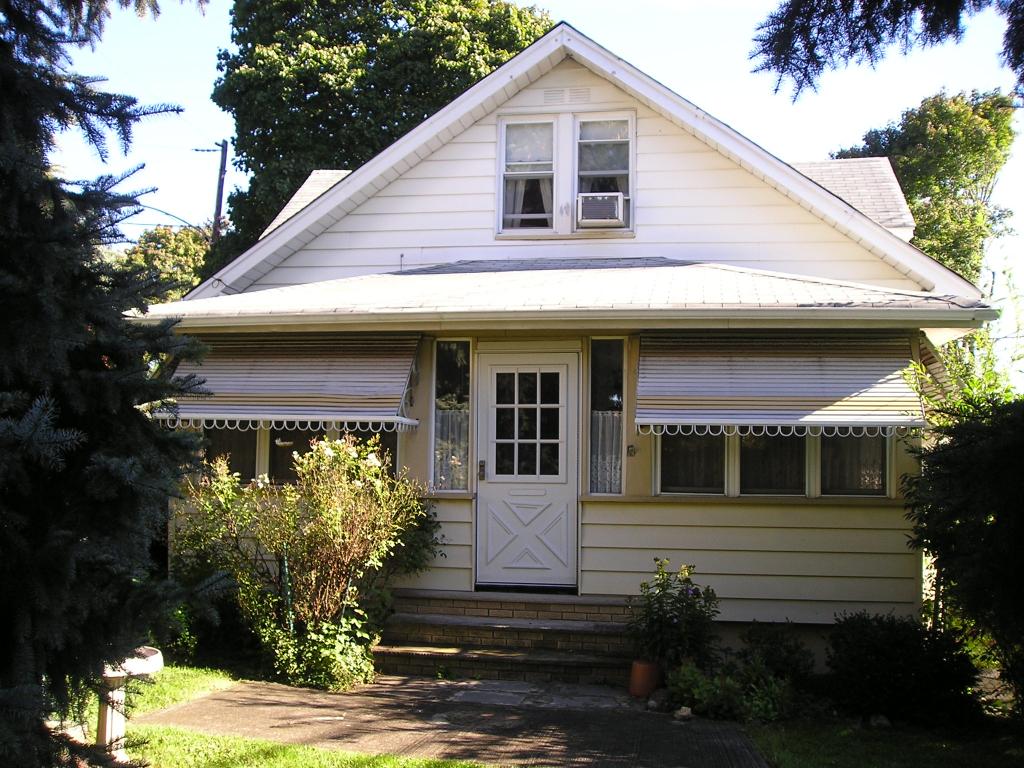 23 W DEWEY AVE