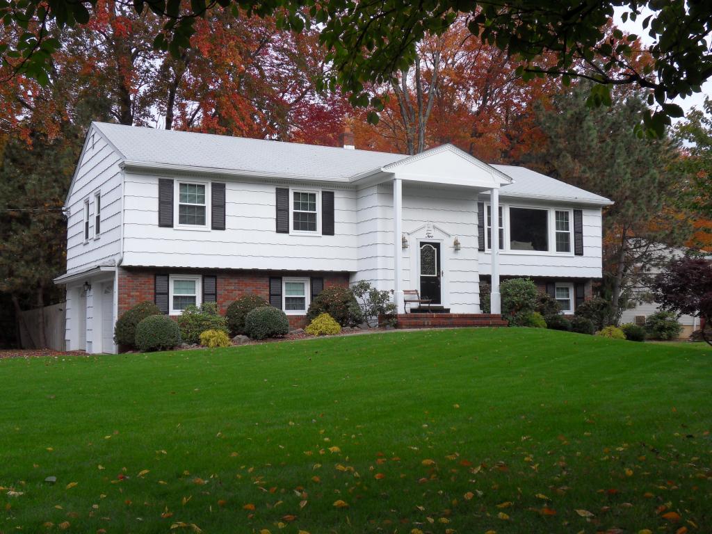 MLS #/Web ID: 2723222
