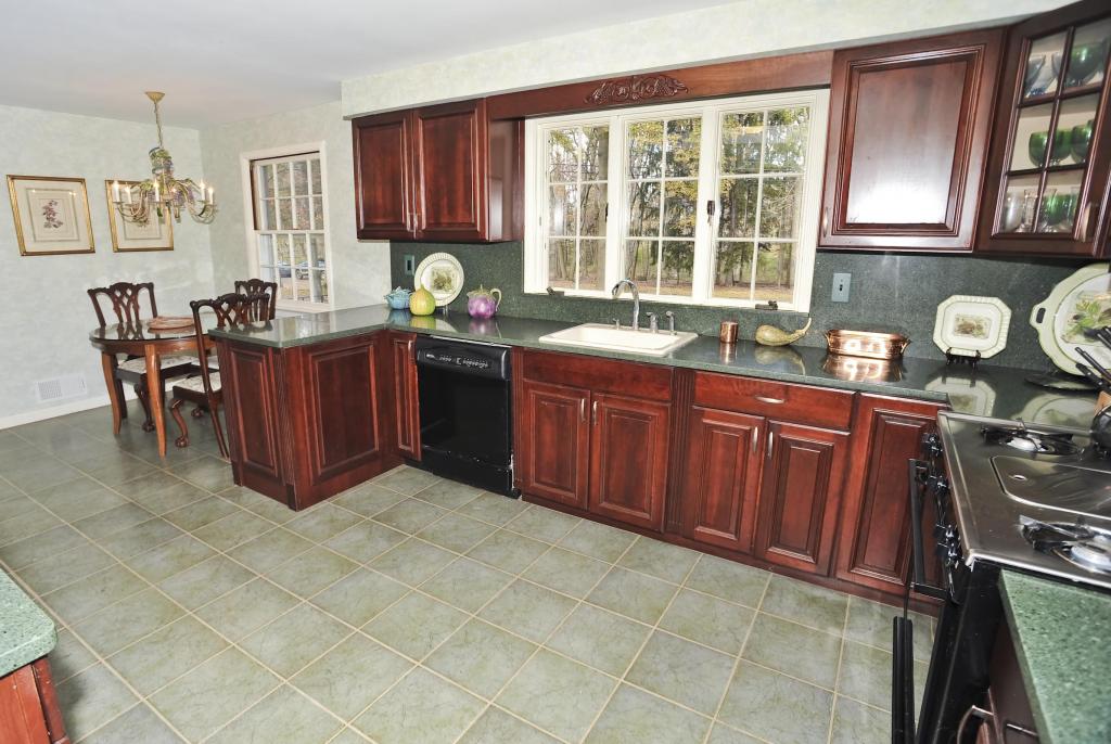 138 CANOE BROOK RD