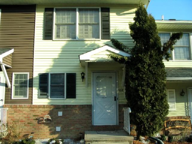 108 MANOR DR