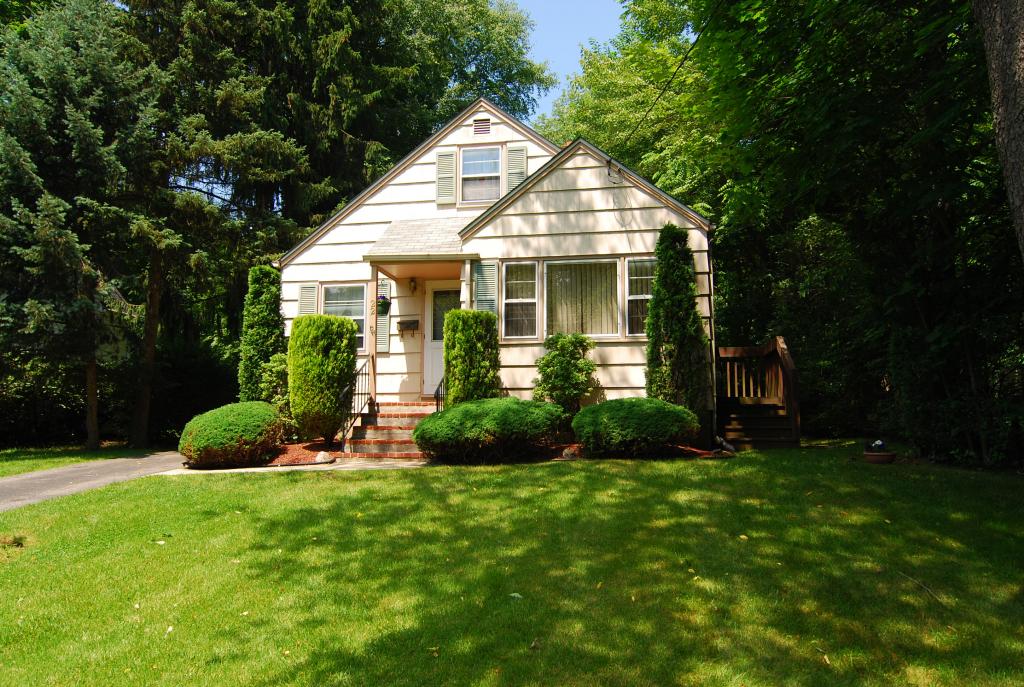 22 RIVERSIDE DR