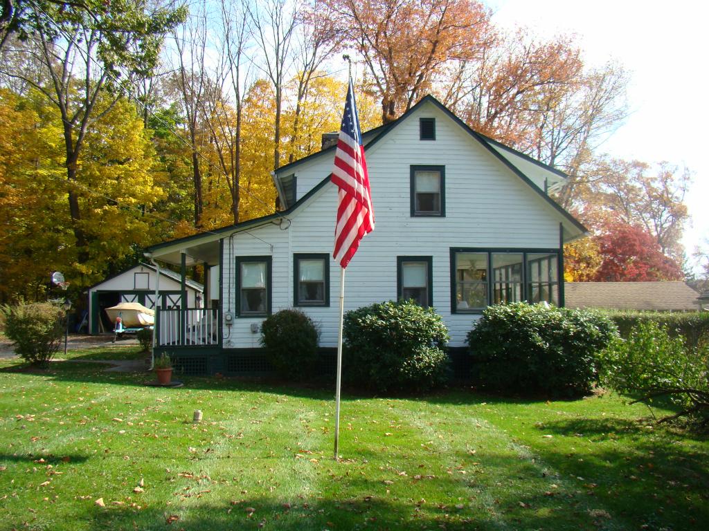 6 LAKEVIEW AVE