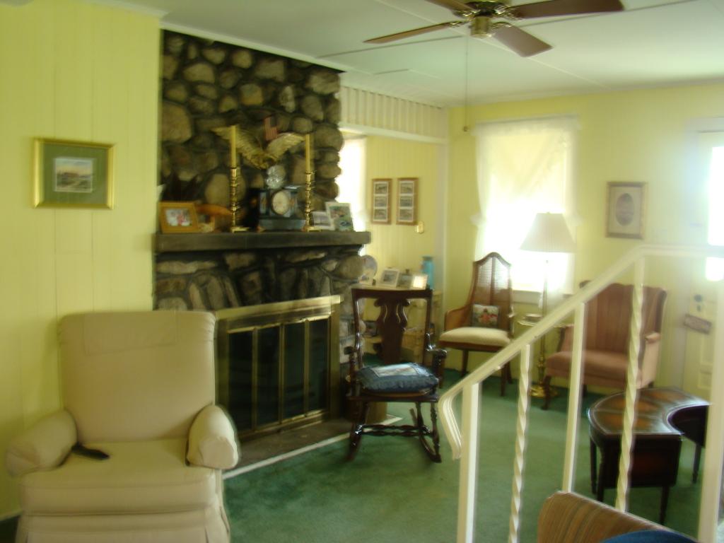 6 LAKEVIEW AVE