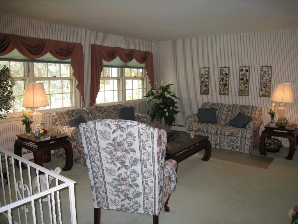 4 JOHN CT