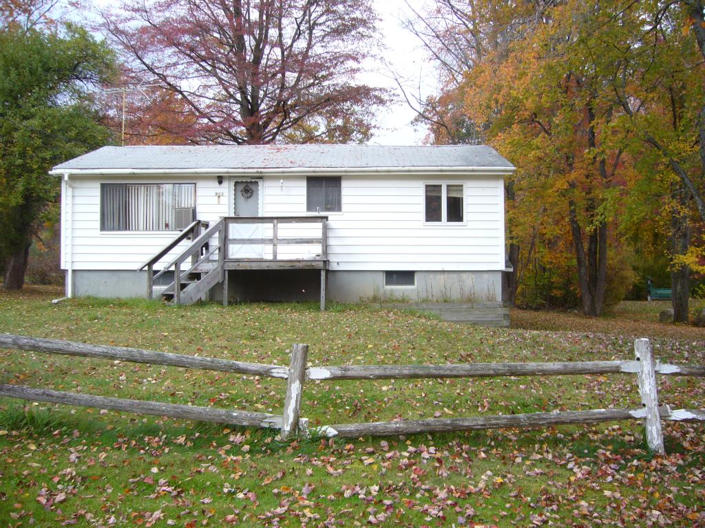 902 Holly Path