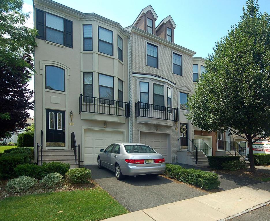 MLS #/Web ID: 2697224