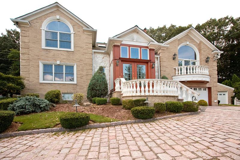 MLS #/Web ID: 2707424