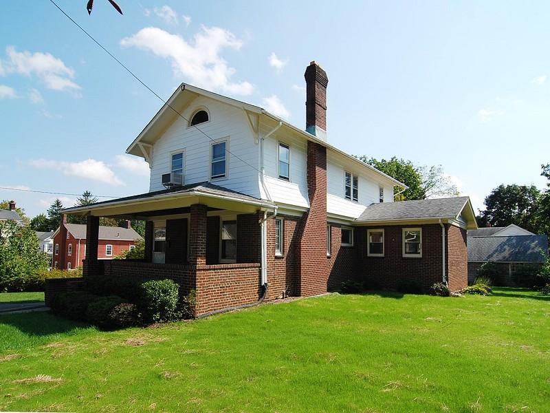205 W MOORE ST