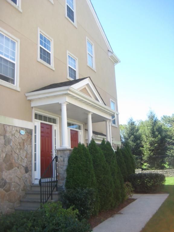 MLS #/Web ID: 2715624