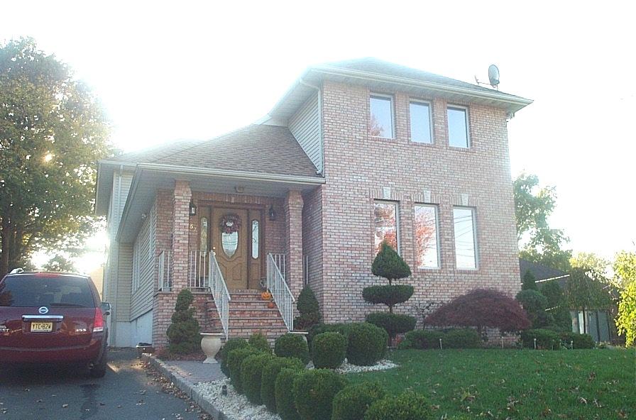 MLS #/Web ID: 2724324