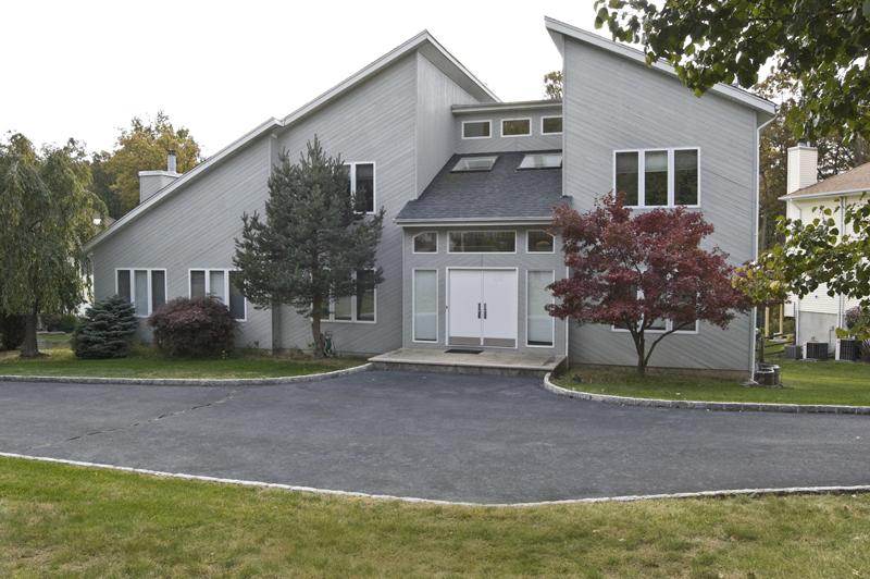 40 MEADOW BLUFF RD