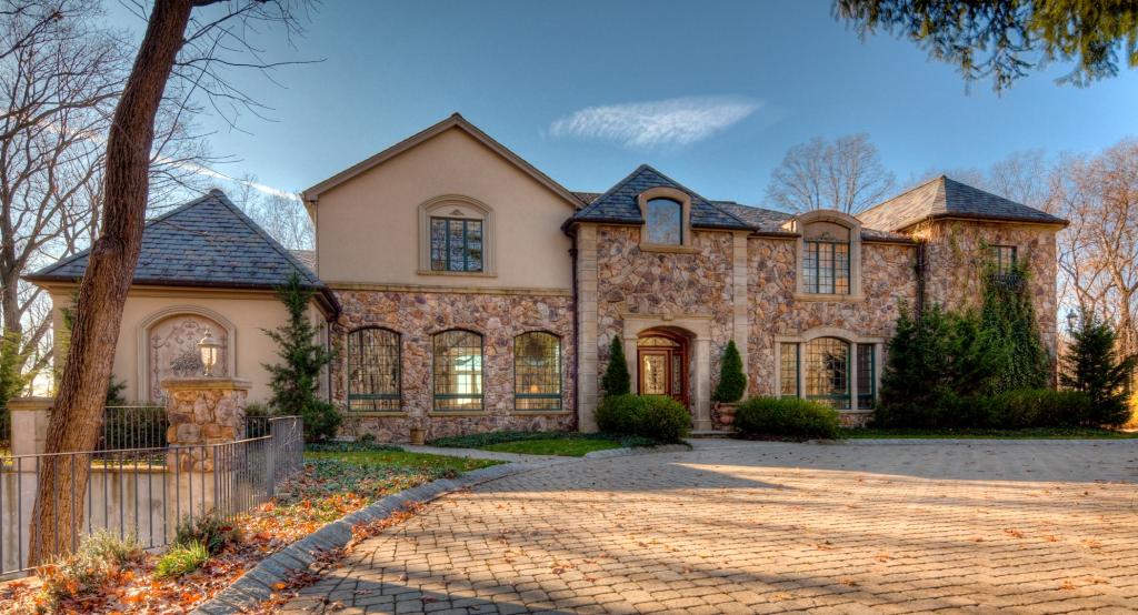 MLS #/Web ID: 2730624
