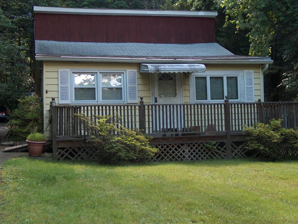 41 HILLCREST RD