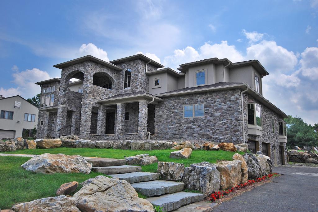 MLS #/Web ID: 2700525