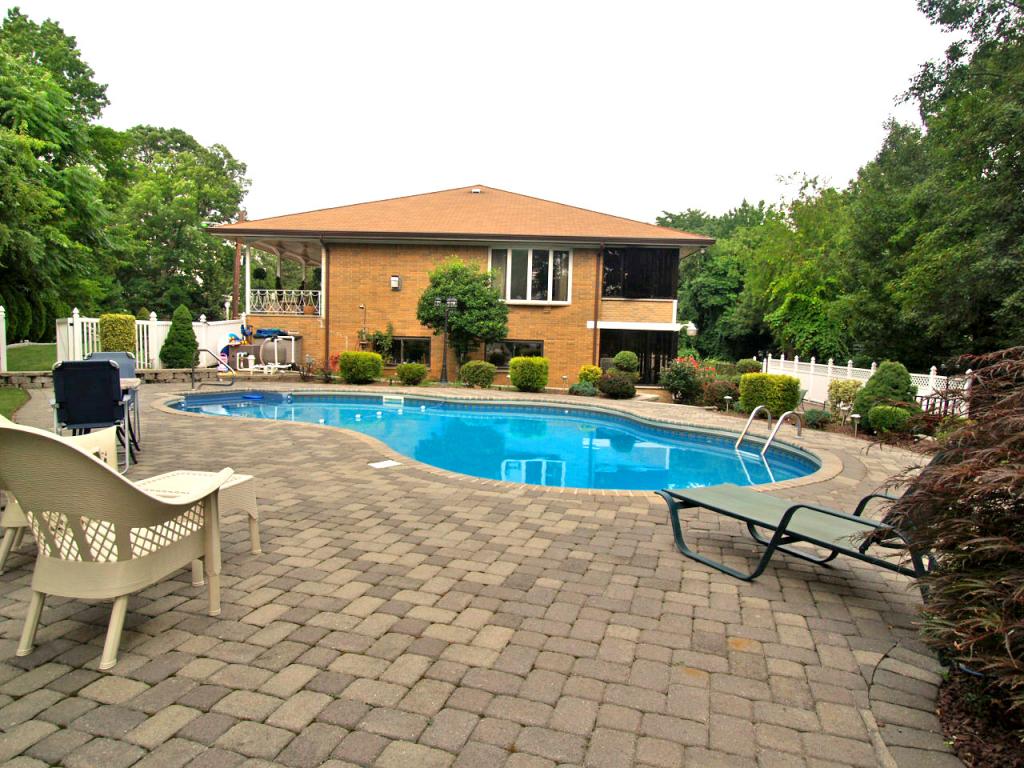 2340 JONES RD