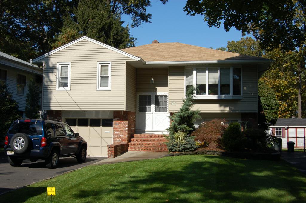 MLS #/Web ID: 2724325