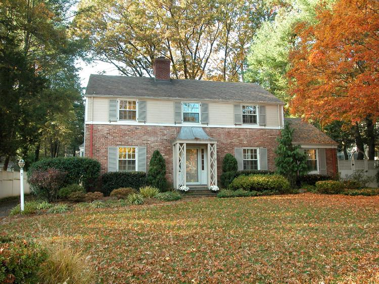 3 HAWTHORNE DR