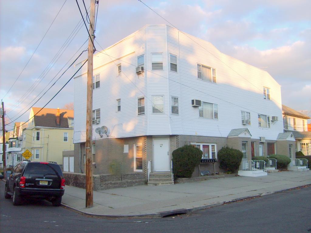 MLS #/Web ID: 2727825