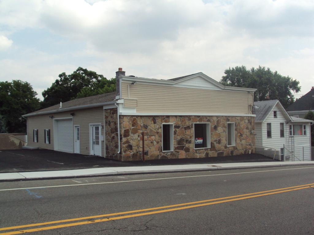 303 W CLINTON ST