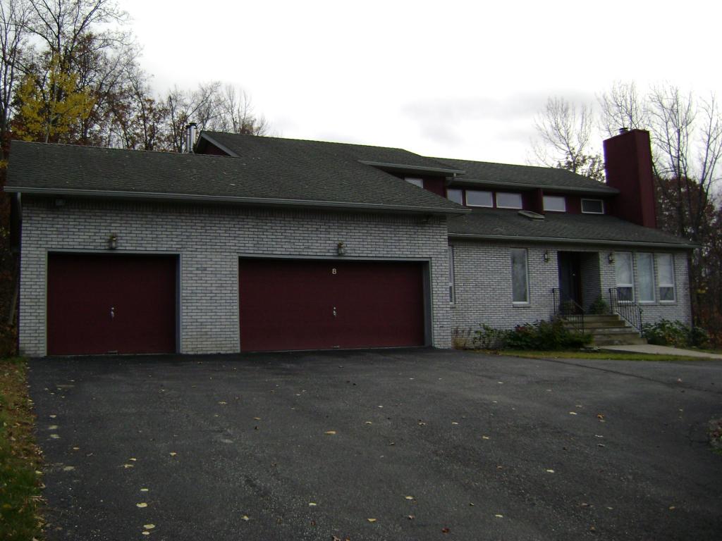 8 HIDDEN VALLEY DR