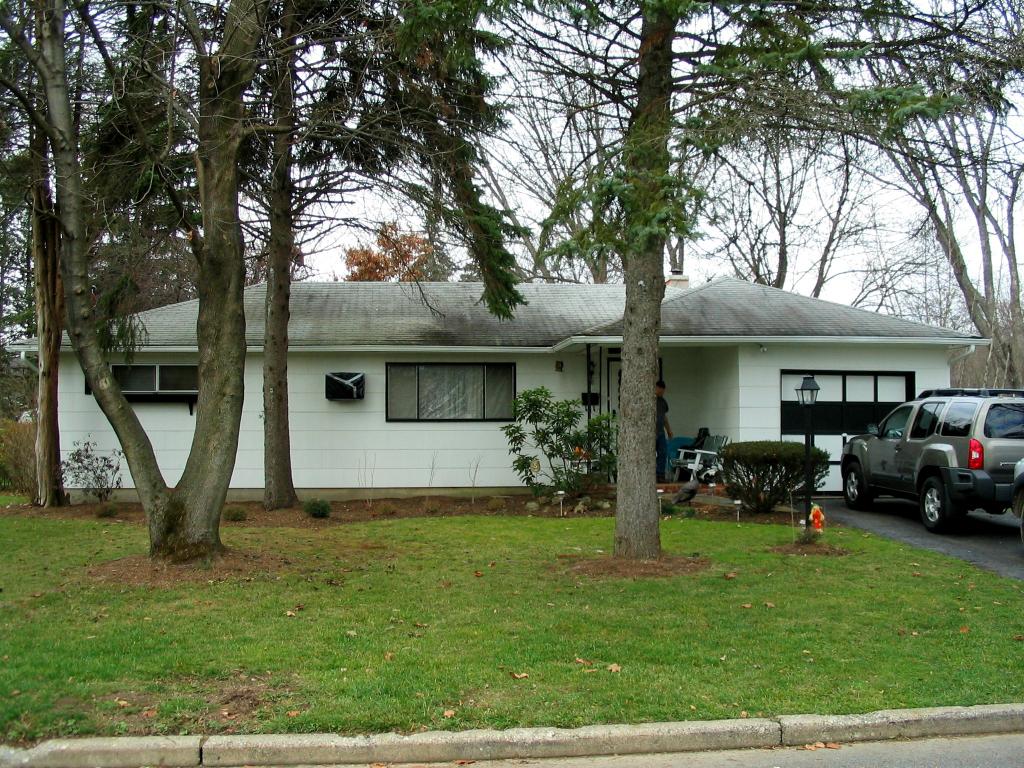 111 RICHARD DR