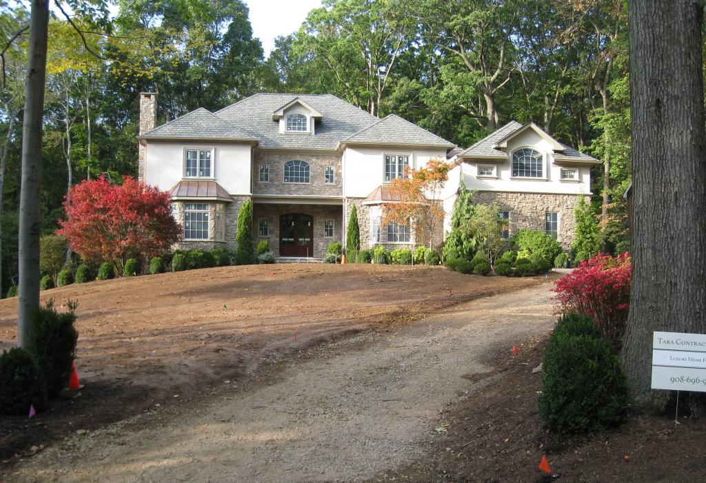 MLS #/Web ID: 2690427