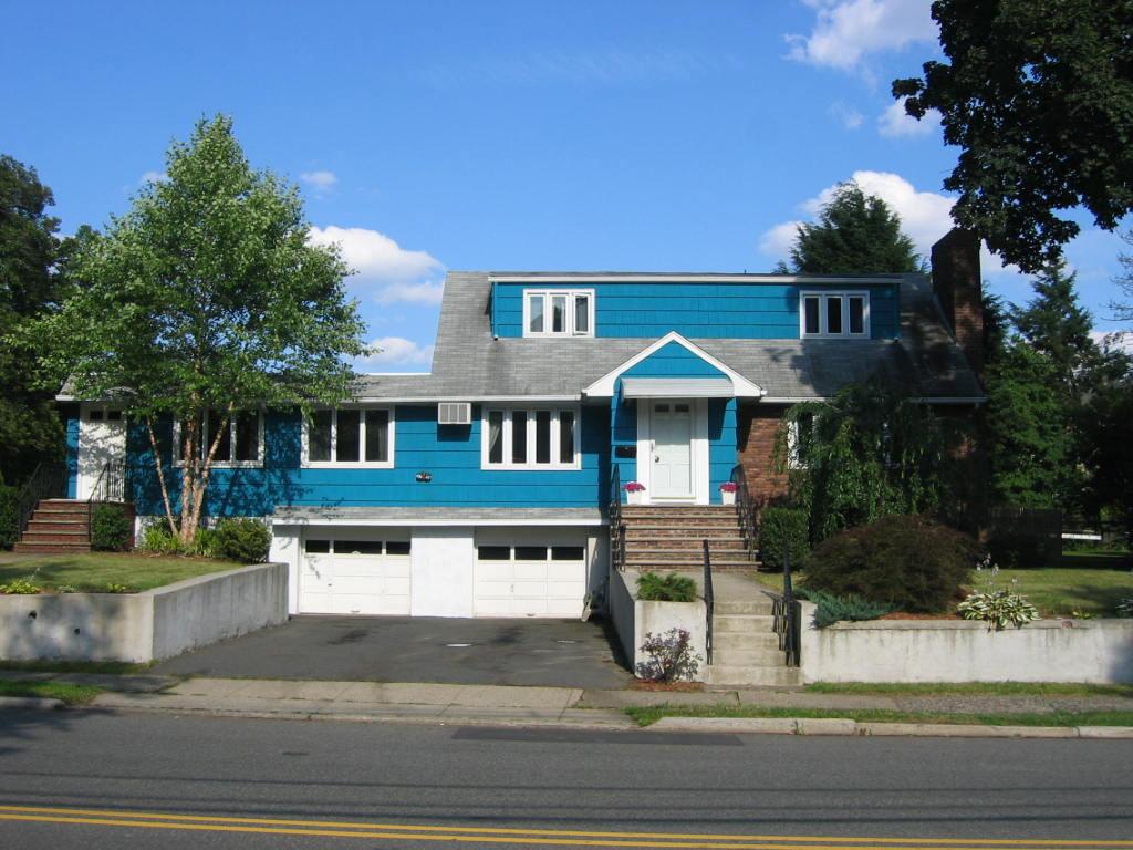 MLS #/Web ID: 2700327