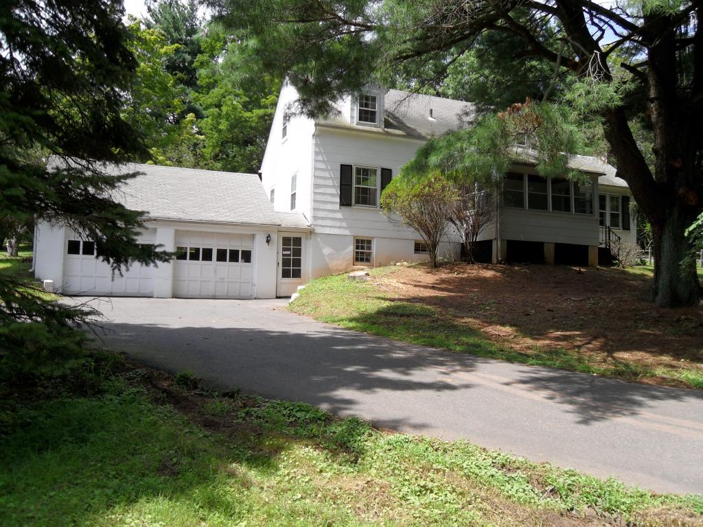 MLS #/Web ID: 2704727
