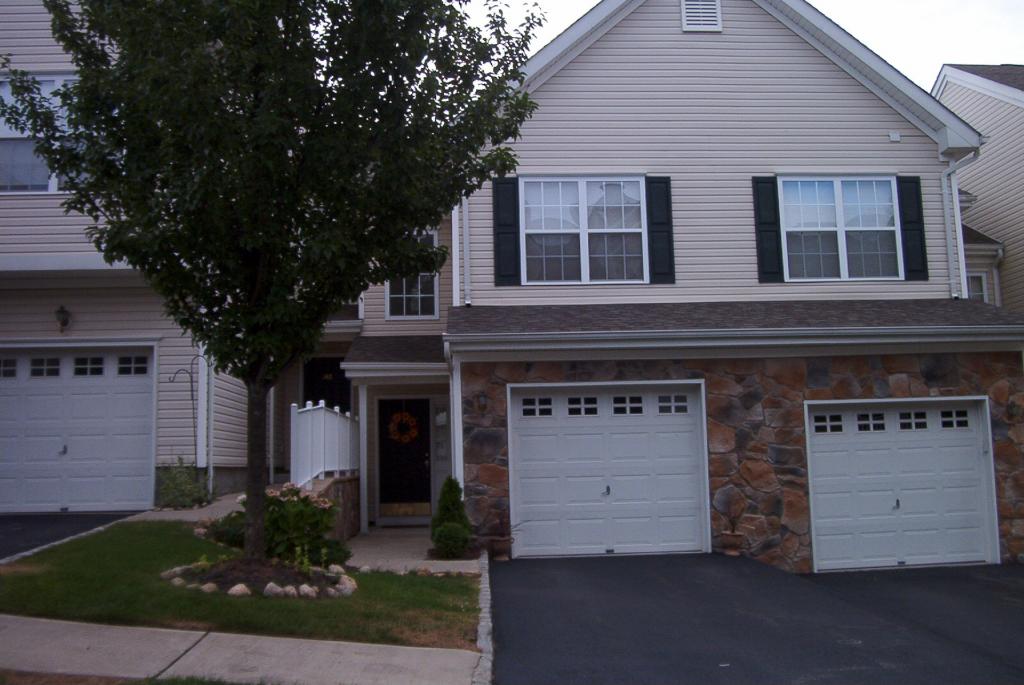 145 MOUNTAINSIDE DR