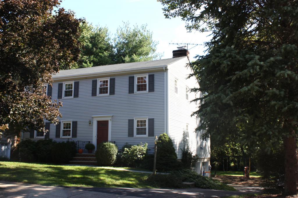 8 VILLAGE CIR