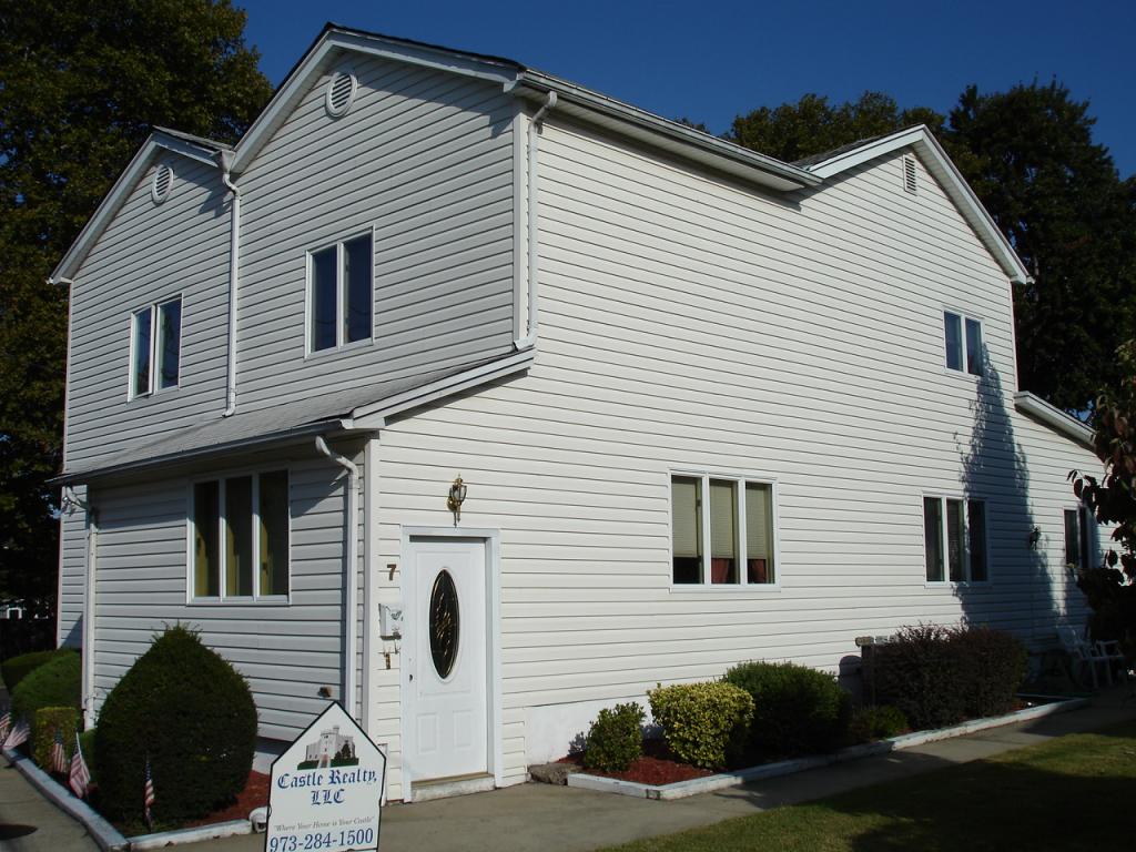 MLS #/Web ID: 2717127